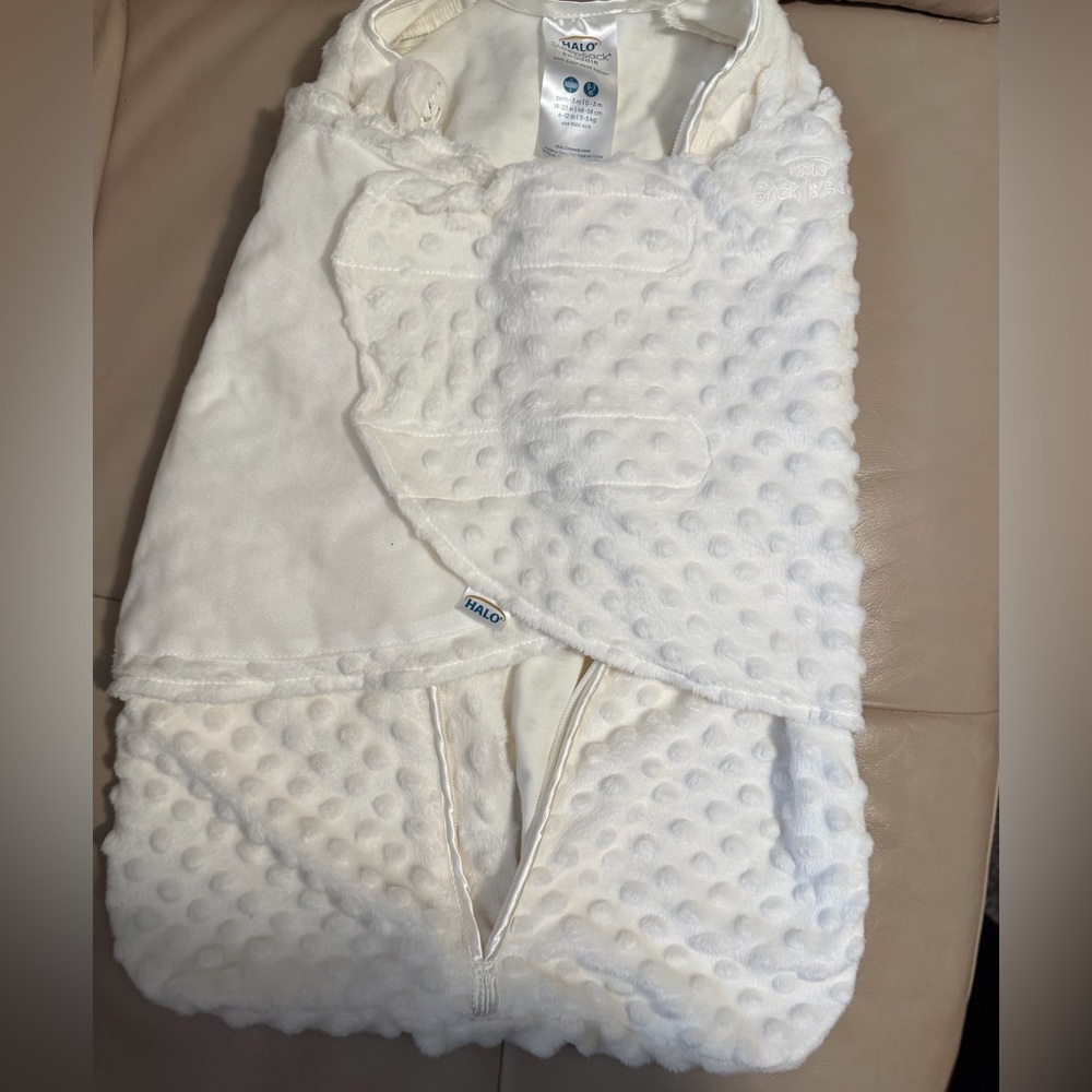 New HALO Plush White Infant Swaddle size 0-3 months